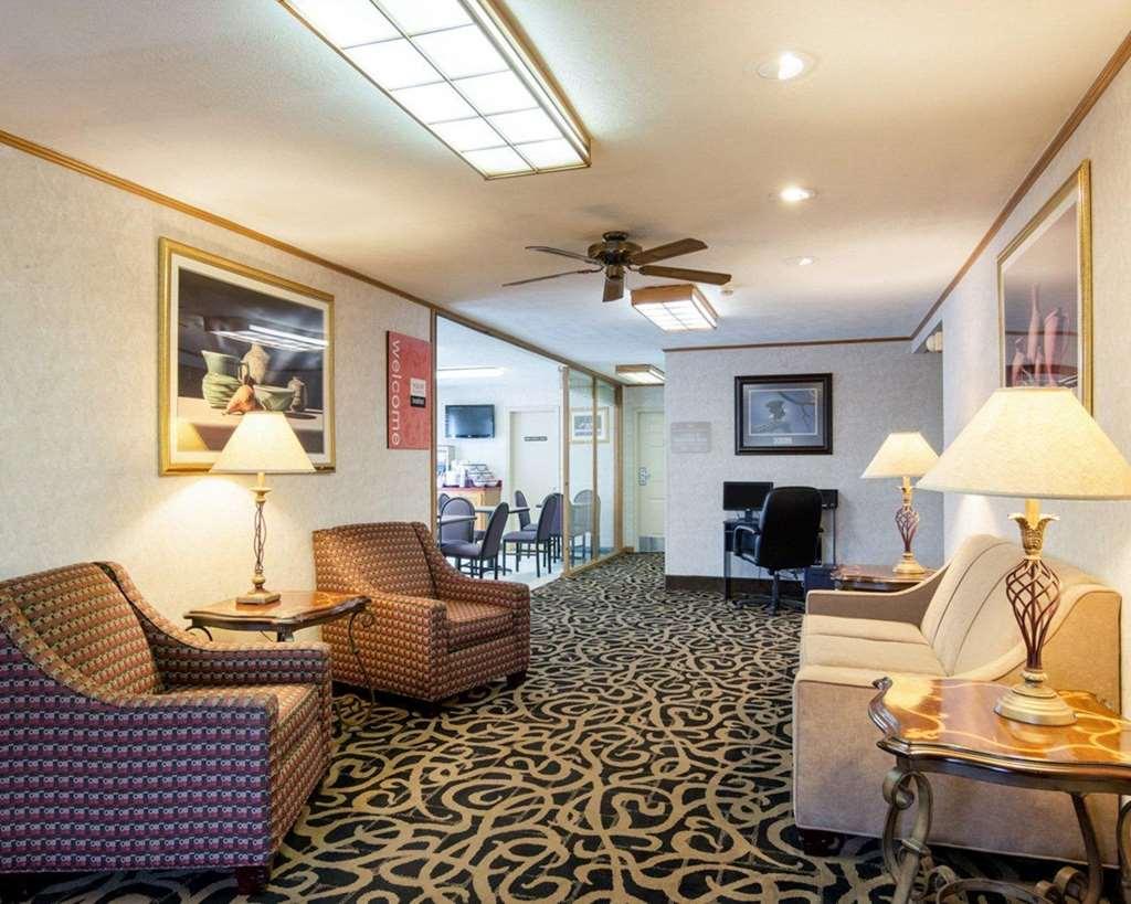 Quality Inn University Area Farmville Interior photo