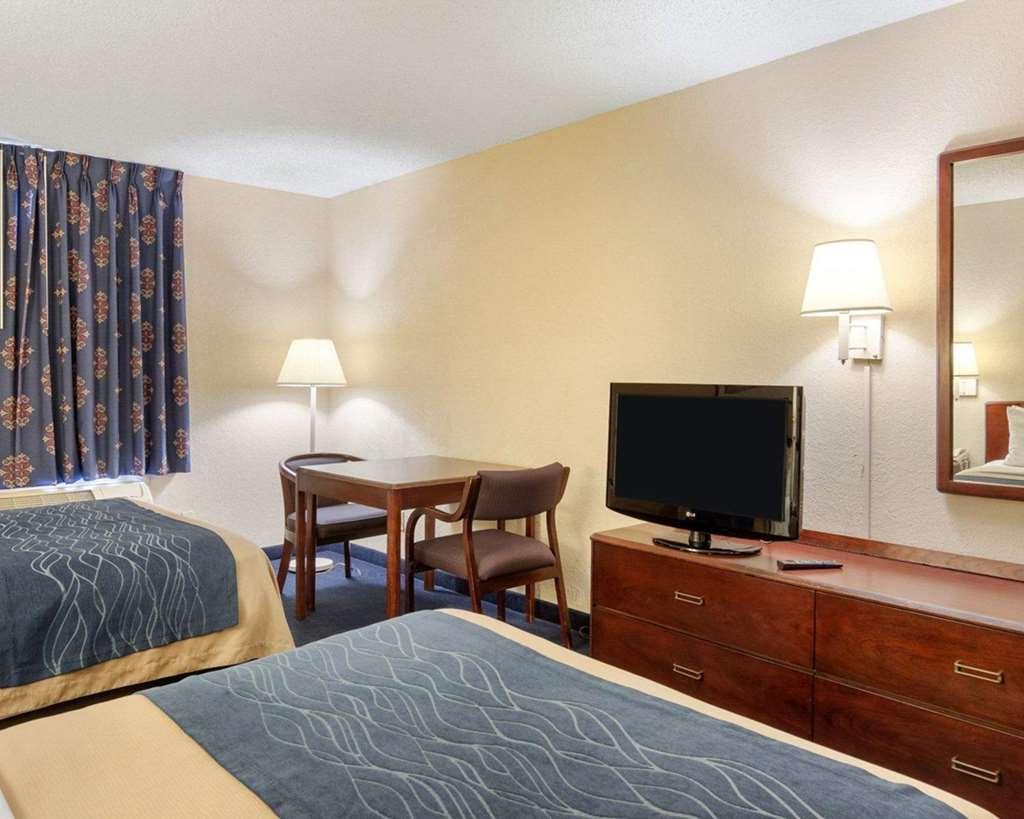 Quality Inn University Area Farmville Room photo