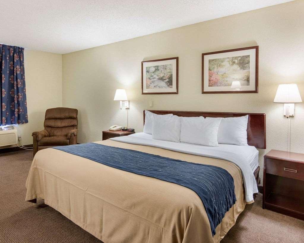 Quality Inn University Area Farmville Room photo