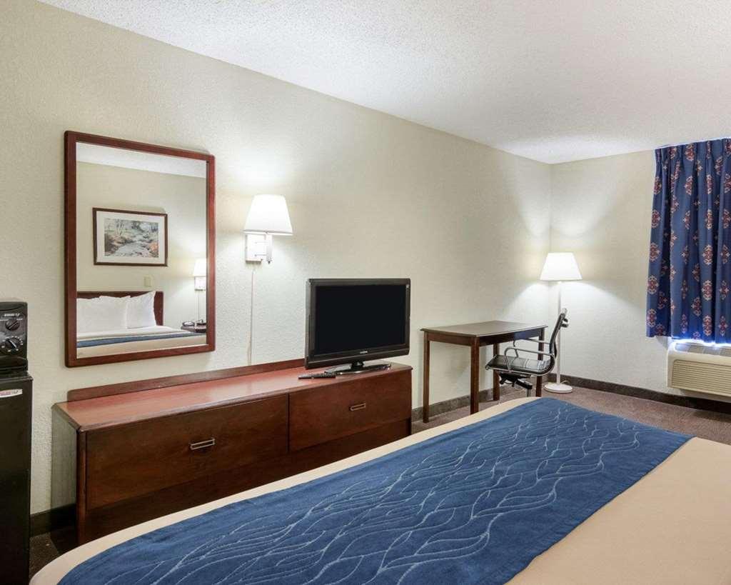 Quality Inn University Area Farmville Room photo