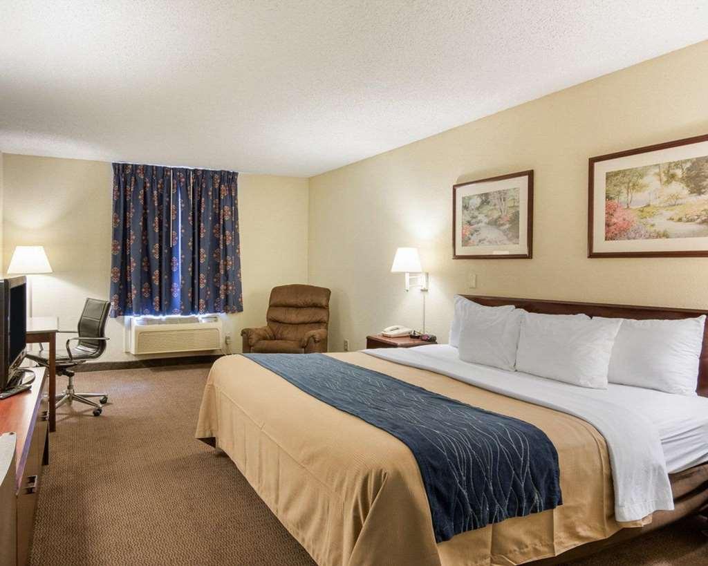 Quality Inn University Area Farmville Room photo