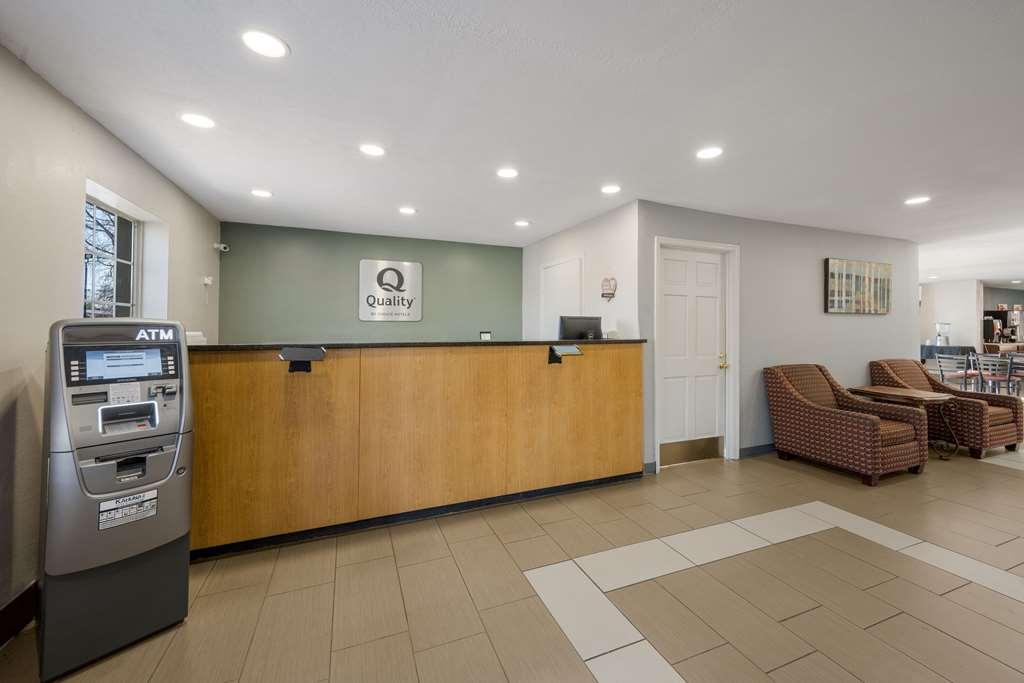 Quality Inn University Area Farmville Interior photo