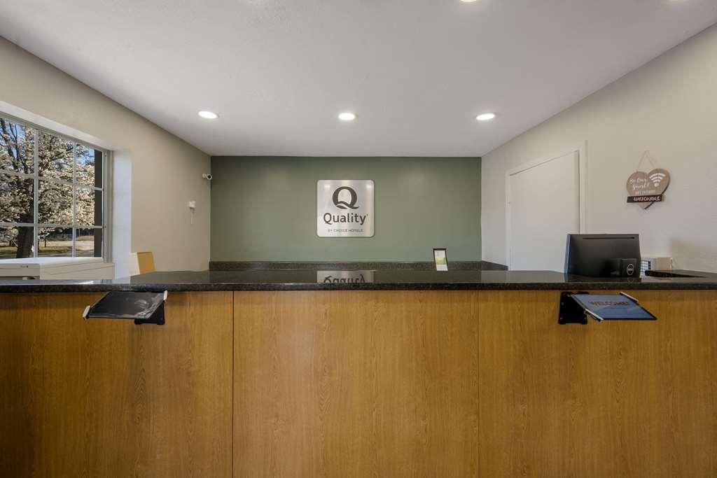 Quality Inn University Area Farmville Interior photo